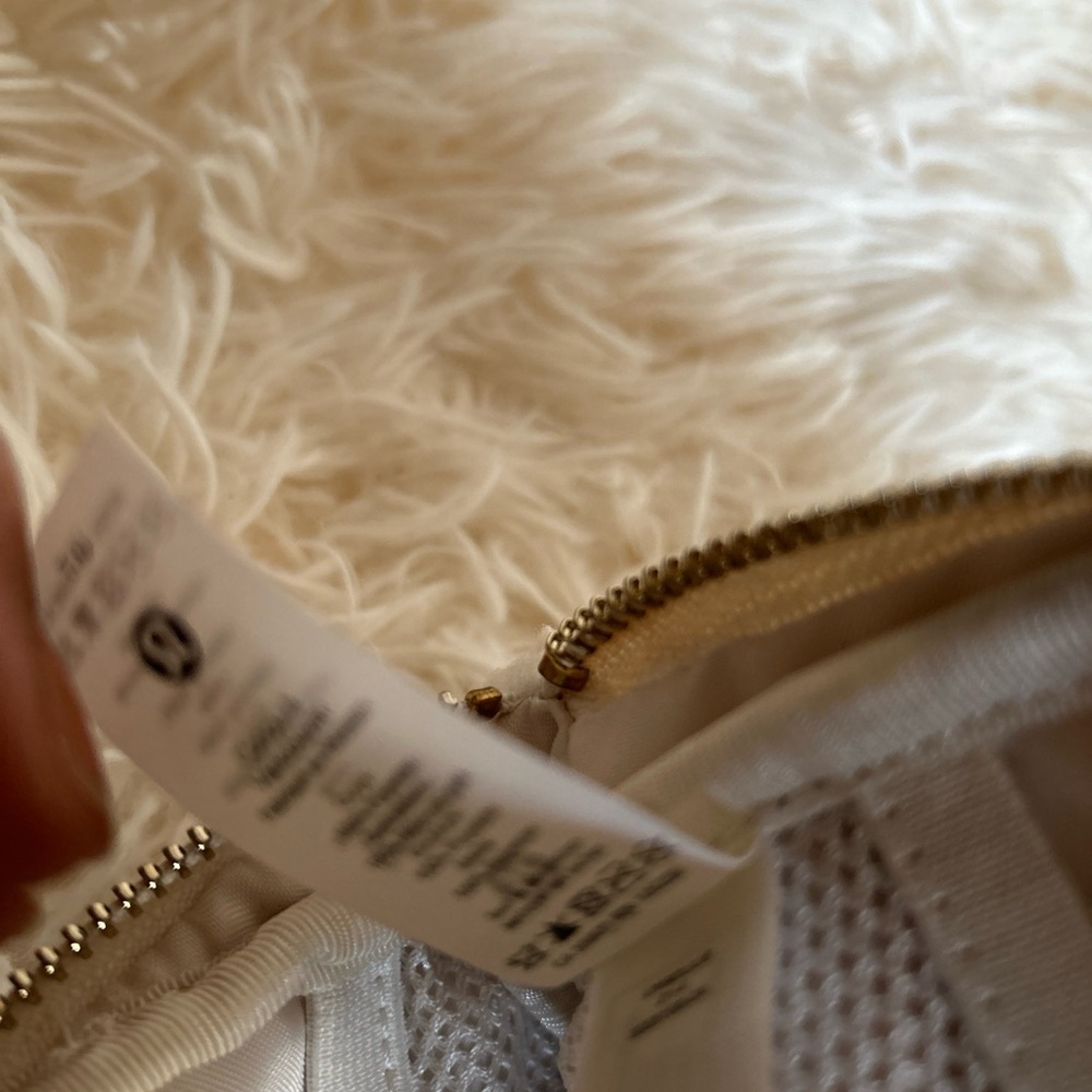 Lululemon Everywhere fleece Bag Belt Golden Ivory 8.5”x6” 2” Inches - Picture 8 of 9